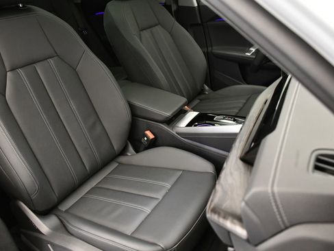 Used 2025 Audi Q5 Premium w/ Convenience Package image 48