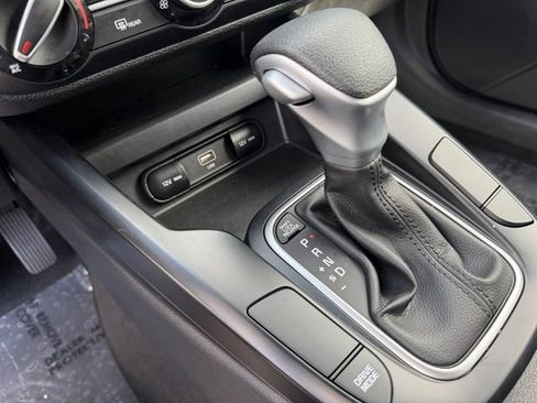 Used 2025 Kia Soul LX w/ LX Technology Package FWD image 22