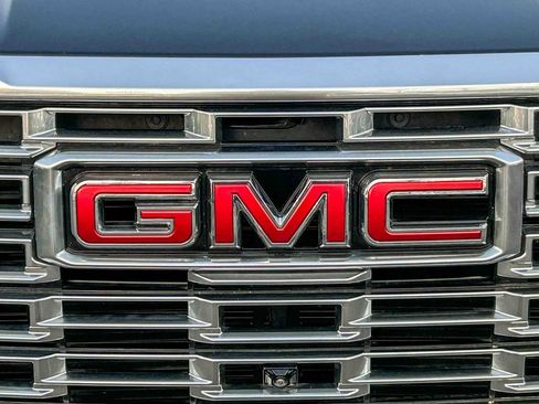 Used 2025 GMC Yukon Denali AWD/4WD image 6
