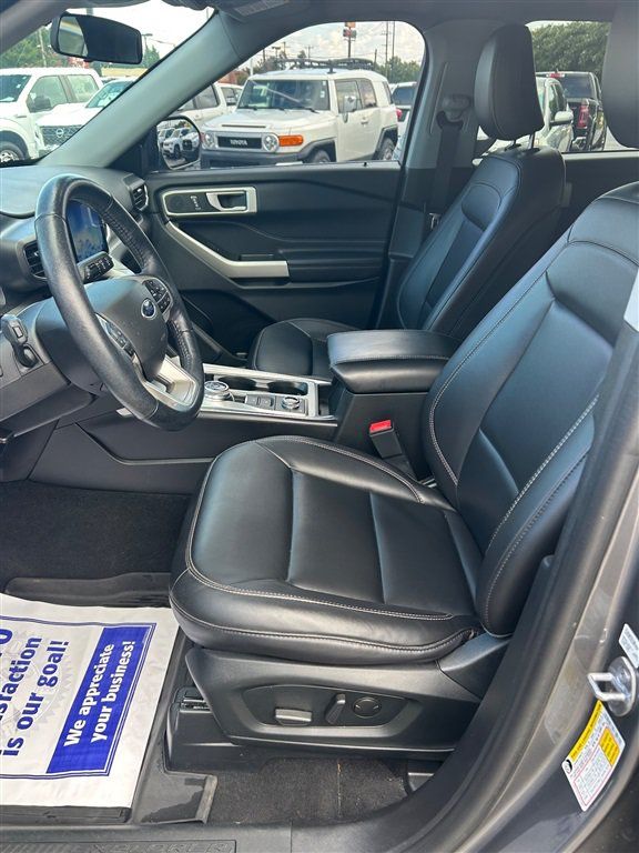 Used 2022 Ford Explorer XLT w/ Equipment Group 202A AWD/4WD image 7