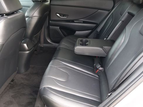 Used 2023 Hyundai Elantra Limited image 18