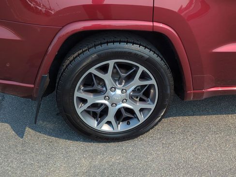 Used 2019 Jeep Grand Cherokee Overland AWD/4WD image 8