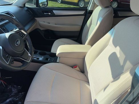 Used 2019 Subaru Outback 2.5i Premium AWD/4WD image 7