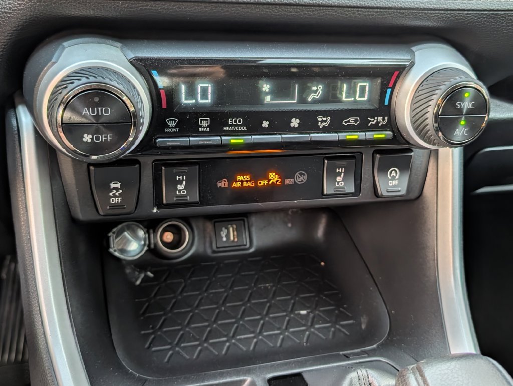 Used 2025 Toyota RAV4 XLE w/ Weather Package AWD/4WD image 8
