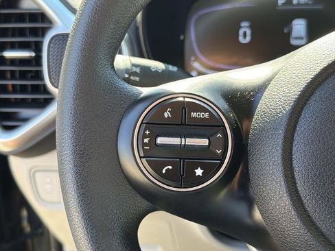 Used 2025 Kia Soul LX image 19