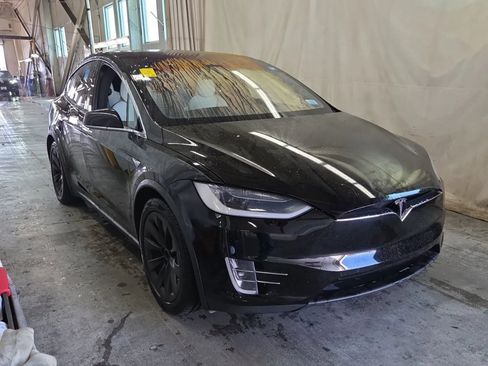 Used 2018 Tesla Model X 75D image 5