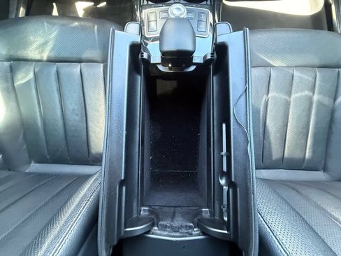 Used 2010 Mercedes-Benz E 550 4MATIC Sedan image 19