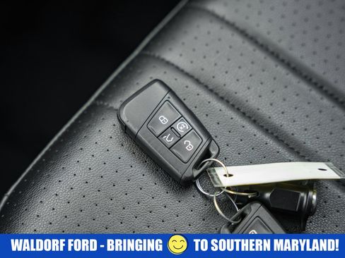 Used 2022 Volkswagen Tiguan SE image 49