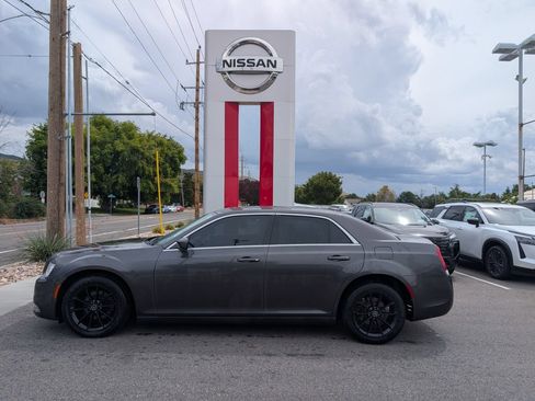 Used 2016 Chrysler 300 Limited RWD image 3