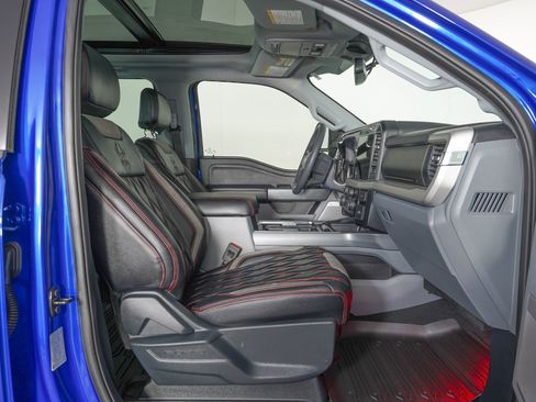 Used 2025 Ford F250 XLT w/ Black Appearance Package image 10