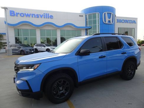 Certified 2025 Honda Pilot TrailSport image 1