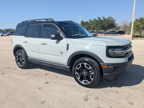 Used 2023 Ford Bronco Sport Outer Banks image 2