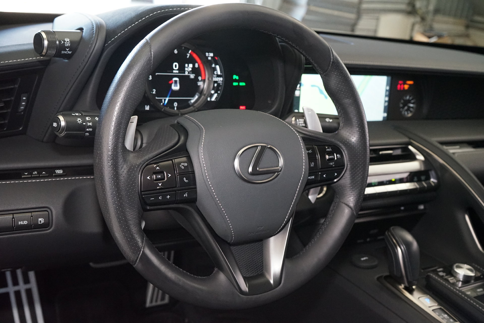 Used 2018 Lexus LC 500 Coupe w/ Performance Package RWD image 12