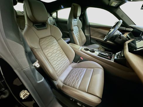 Used 2022 Audi e-tron GT Premium Plus image 34