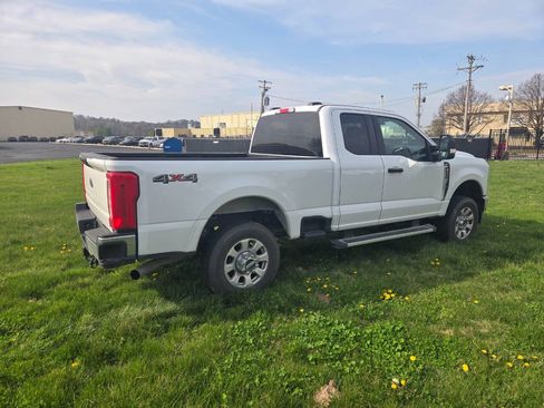 Used 2024 Ford F250 XLT AWD/4WD image 5