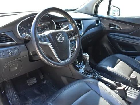 Used 2020 Buick Encore Essence FWD image 3