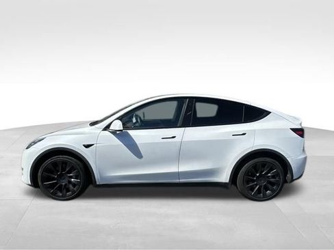Used 2022 Tesla Model Y Long Range AWD/4WD image 5