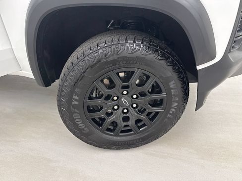Certified 2024 Chevrolet Colorado Trail Boss w/ Technology Package AWD/4WD image 25