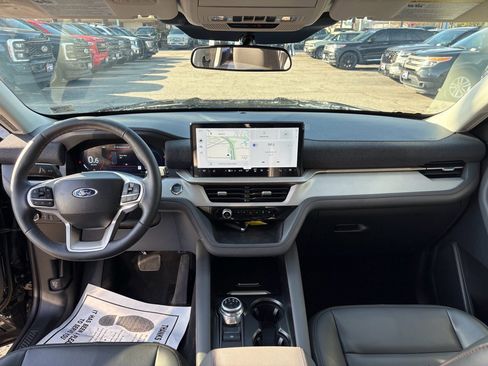 Used 2025 Ford Explorer Active w/ Active Comfort Package image 14