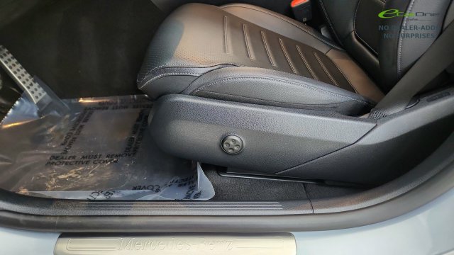 Used 2025 Mercedes-Benz GLC 300 4MATIC image 49