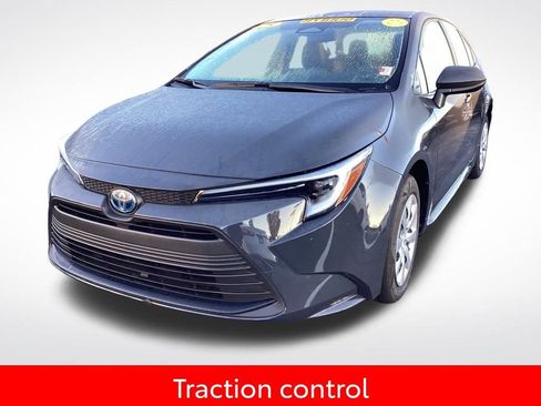 Used 2025 Toyota Corolla LE image 5