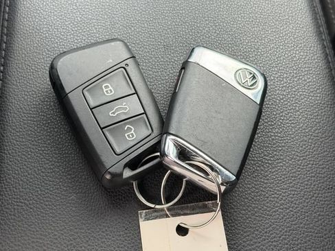 Used 2021 Volkswagen Arteon SE FWD image 18