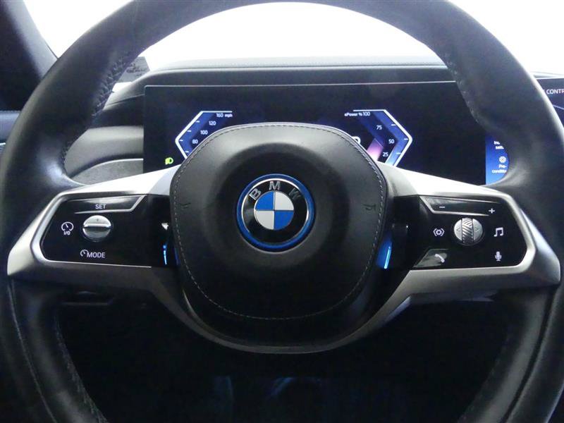 Used 2024 BMW i7 xDrive60 w/ Premium Package AWD/4WD image 16