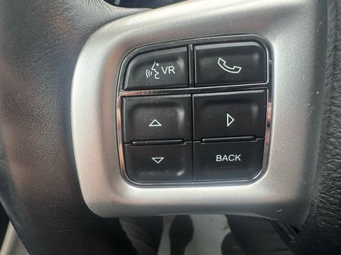 Used 2019 Dodge Grand Caravan SE w/ UConnect Hands-Free Group image 16