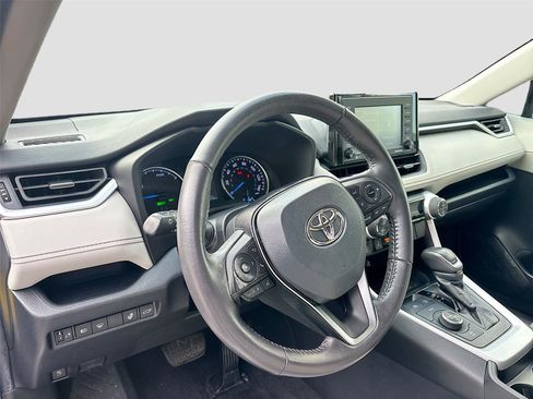 Used 2021 Toyota RAV4 XLE Premium AWD/4WD image 9