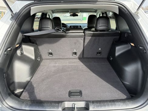 Used 2019 Jeep Cherokee Latitude Plus w/ Cold Weather Group image 15