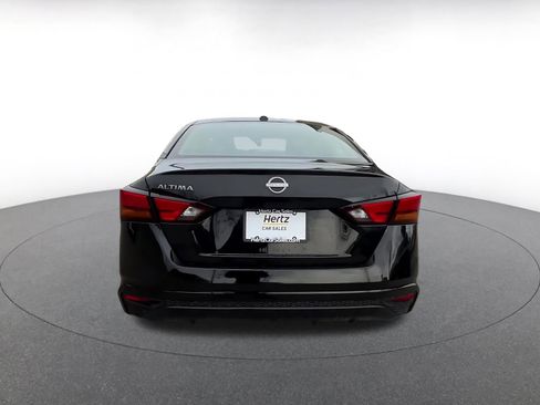 Used 2025 Nissan Altima 2.5 SV image 12