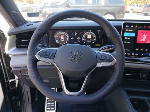 New 2026 Volkswagen Tiguan SE R-Line FWD image 14