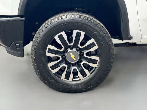 Used 2024 Chevrolet Silverado 2500 Custom w/ Custom Convenience Package AWD/4WD image 29