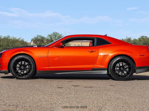 Used 2010 Chevrolet Camaro SS RWD image 3
