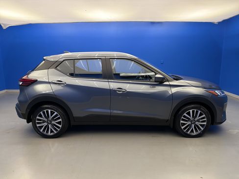 Used 2022 Nissan Kicks SV FWD image 8