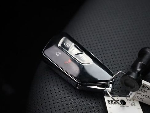 Used 2025 Volkswagen Atlas Cross Sport SE image 26