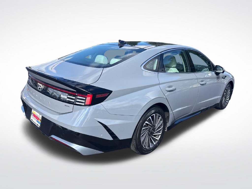 Certified 2025 Hyundai Sonata Limited FWD image 5