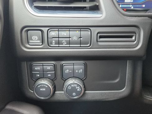 Used 2024 Chevrolet Tahoe Premier AWD/4WD image 23