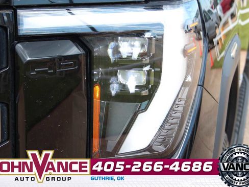 Used 2024 GMC Sierra 2500 AT4 w/ AT4 Premium Plus Package AWD/4WD image 6