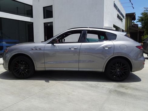 Used 2022 Maserati Levante GT AWD/4WD image 3