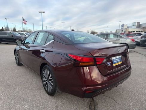 Used 2024 Nissan Altima 2.5 SV image 7