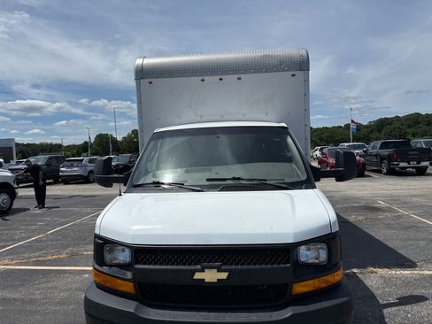 Used 2016 Chevrolet Express 3500 RWD image 3