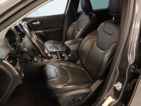 Used 2019 Jeep Cherokee Limited AWD/4WD image 3
