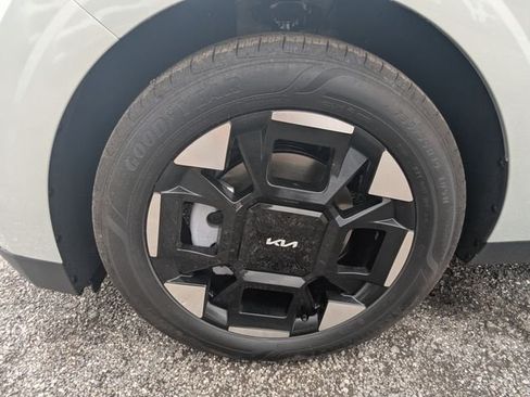 New 2027 Kia Carnival EX FWD image 11