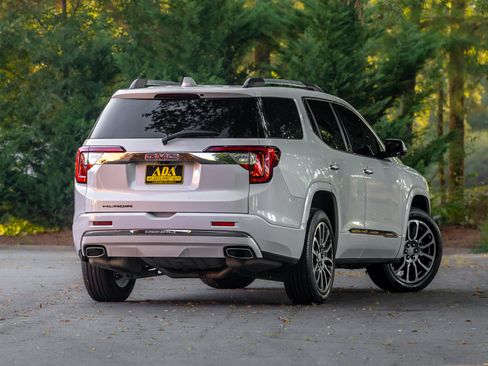 Used 2021 GMC Acadia Denali w/ Denali Technology Package FWD image 4