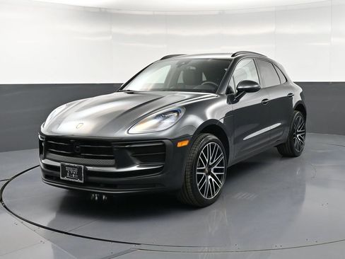 Certified 2026 Porsche Macan AWD/4WD image 6