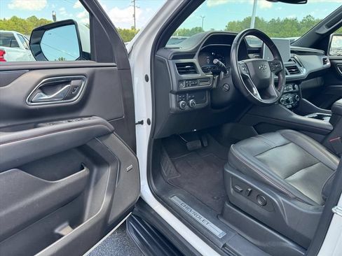 Used 2022 Chevrolet Suburban RST w/ Luxury Package AWD/4WD image 17