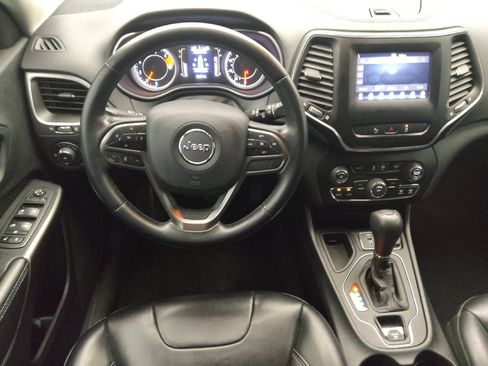 Used 2021 Jeep Cherokee Latitude Plus FWD image 22
