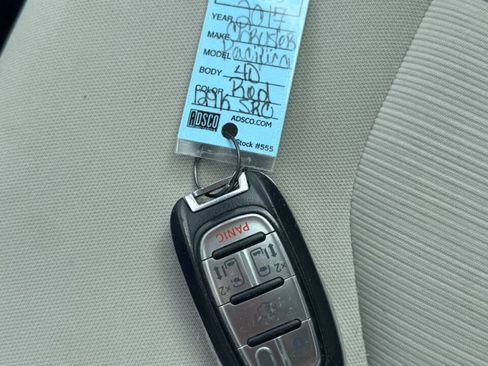 Used 2017 Chrysler Pacifica Touring FWD image 23