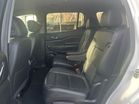 Used 2023 GMC Acadia SLT image 13